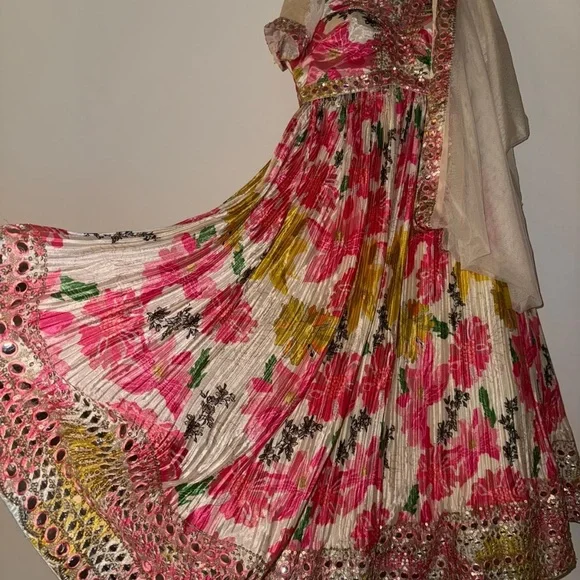 Party dresses - Picture 11 of 17